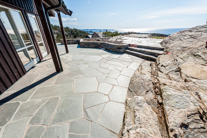 Outdoor Stone Tiling